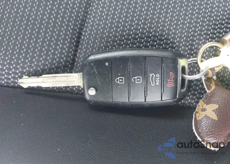 2018 Kia Forte Lx z USA, uszkodzony, nr VIN 3KPFK4A78JE168811